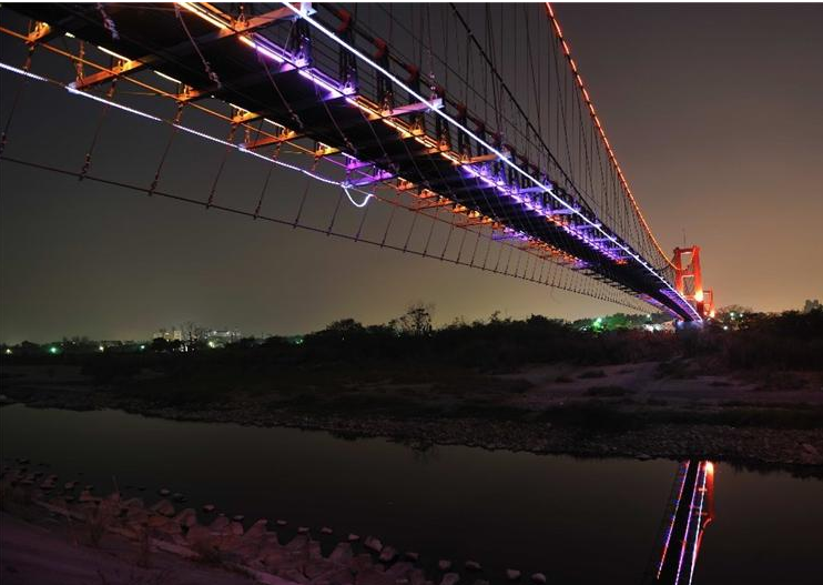 夜景新热点嘉义行嘉吊桥霓虹光影夺目