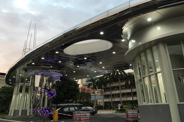 台中一中校门口前卫风格成话题景点