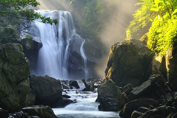 观瀑布享美景全台15条山林步道