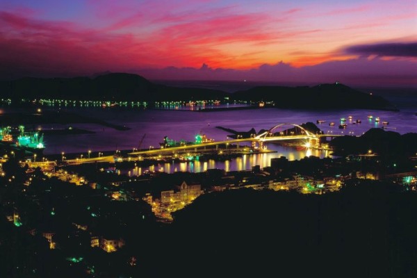 南方澳超美海景跨海大桥点灯化身七夕鹤桥