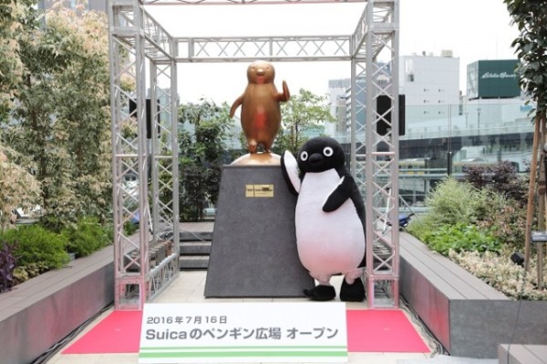 2.5米企鹅铜像Suica企鹅广场东京新地标