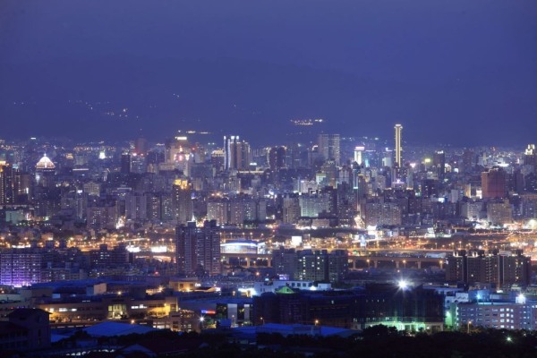 超乎想像绝美夜景圣地鳌峰山云顶观景平台