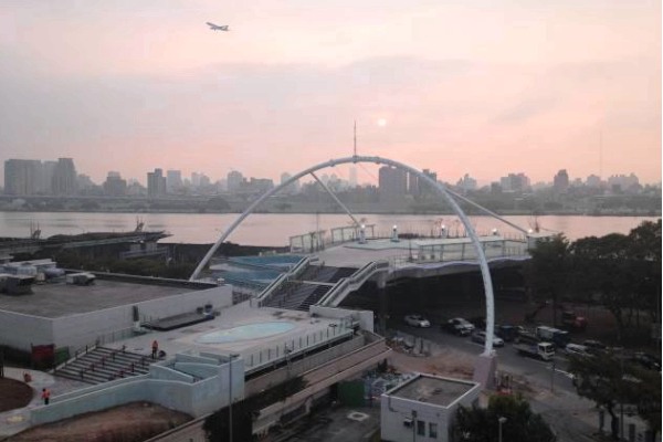 迪化跨堤景观平台饱览淡水河畔美景