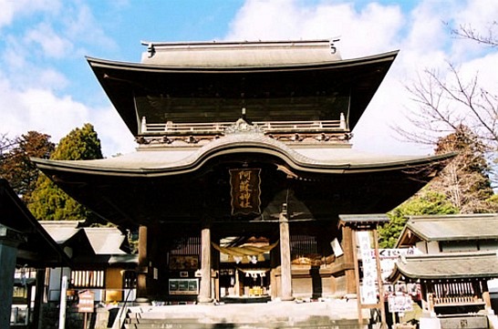 不敌7.3强震古迹阿苏神社倒塌