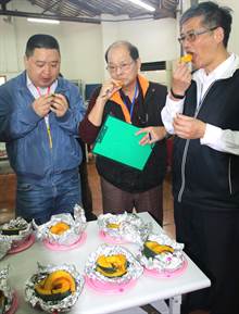 草屯镇农会“优质栗南瓜品质评鉴”果农刘金源夺特等奖