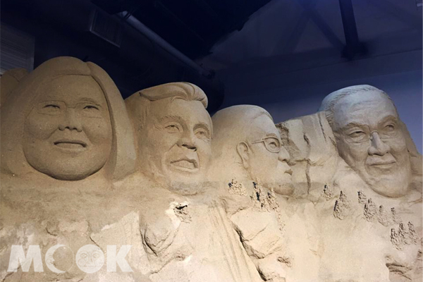 沙雕展跟时事新任总统蔡英文现身