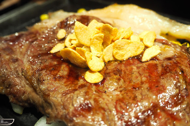 日本立食再进阶！东京新宿碳烤牛排店豪爽吃