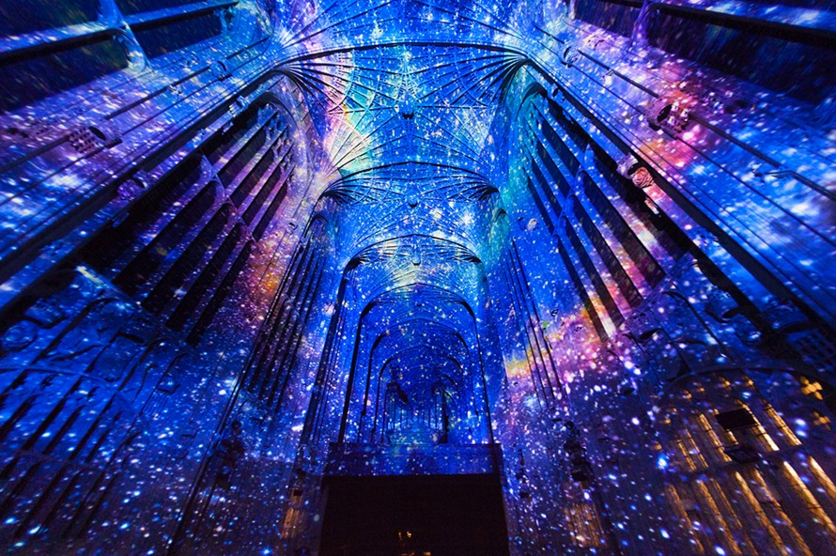 百年教堂的魔幻星空超现实光影艺术秀