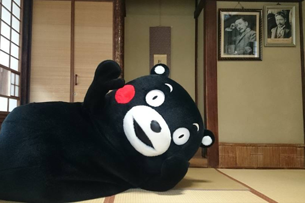 日本人气吉祥物熊本熊出糗不断更讨喜