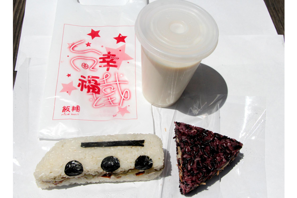 马总统加持！台铁“幸福饭团”开卖