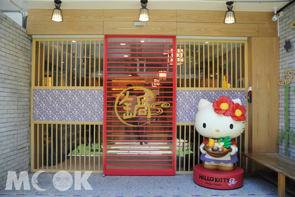 【吃美食】全球首家HelloKitty火锅店亮相主题锅物太可爱！