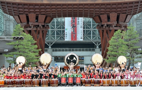 感受日本热力夏日冲祭典