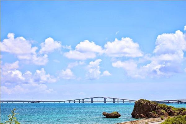 日本最长免费大桥启用步行骑车跨越冲绳大海