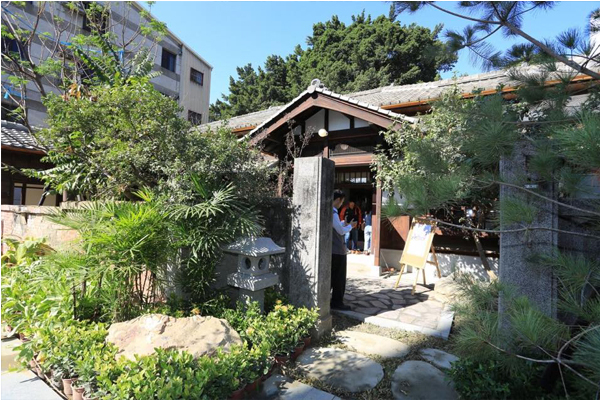 台中第一座文学公园启用漫步阅读老树老屋