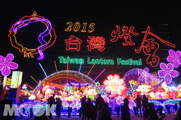 台湾灯会点灯！烟火秀天天亮眼登场
