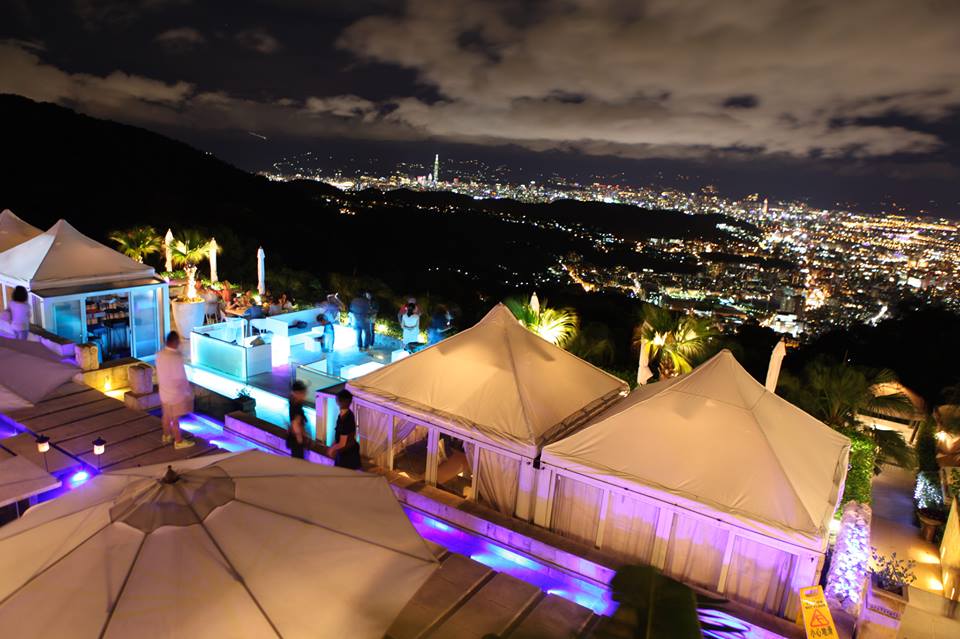 【吃美食】情人节屋顶上约会！阳明山餐厅夜景超浪漫
