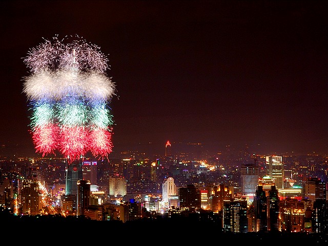 2015台北101跨年烟火动画抢先看！218秒几何图腾超未来