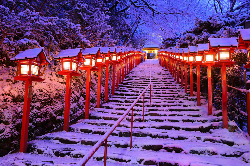 日本雪景最梦幻神社！贵船神社下雪特别点灯实施