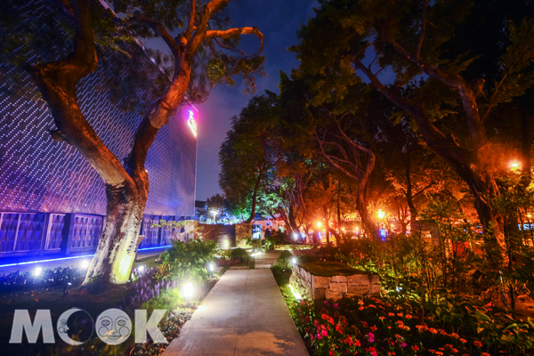 台北花博星光灿烂万花节打造秘密步道！