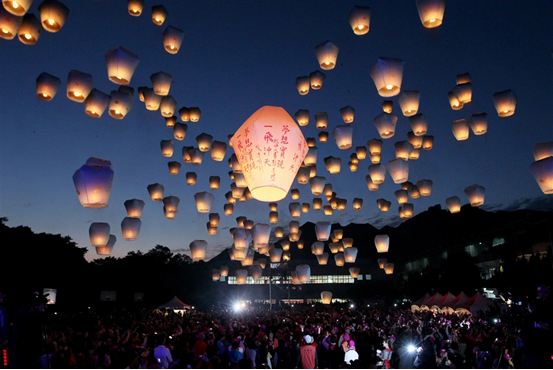 2015平溪冬漾天灯嘉年华！缤纷齐飞扬开跑
