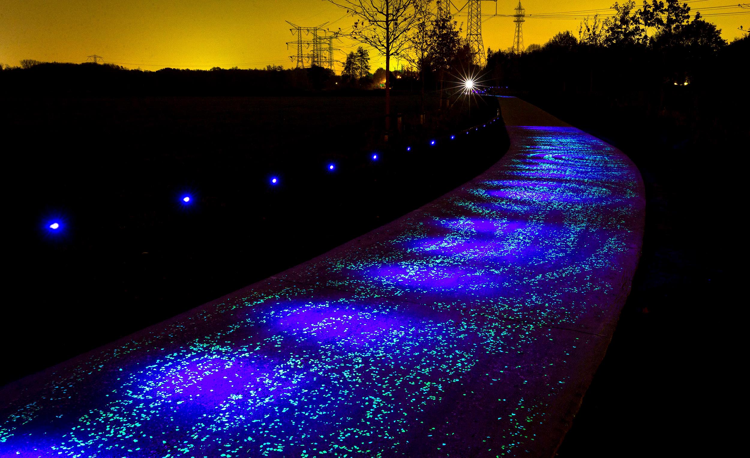 全球最美！荷兰打造梵高自行车道重现浪漫星空