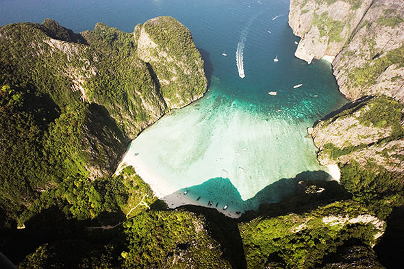 玛雅湾MayaBay重返电影场景的完美海滩