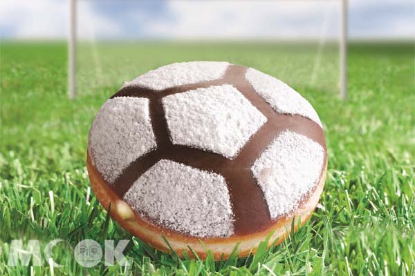 【疯世足】KrispyKreme足球造型甜甜圈登场