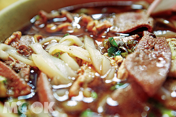 【周一吃美食】桃园忠贞市场，眷村味的地道云南小吃