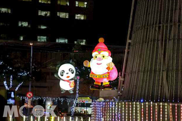 新北市欢乐耶诞城财神爷、飞天猫熊换装迎新春