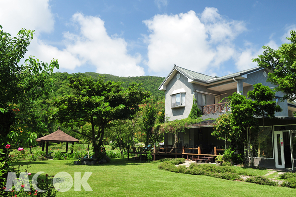 【周二住民宿】转个弯，醉入蔚蓝矶崎海岸──花莲后湖水月渡假别墅