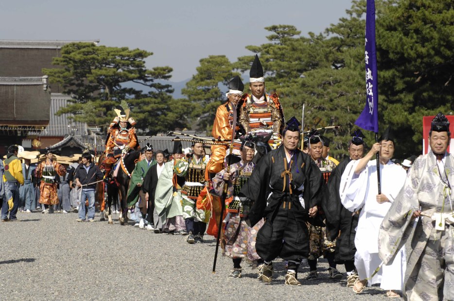 十月京都最盛事！枫红中的历史巡游“时代祭”