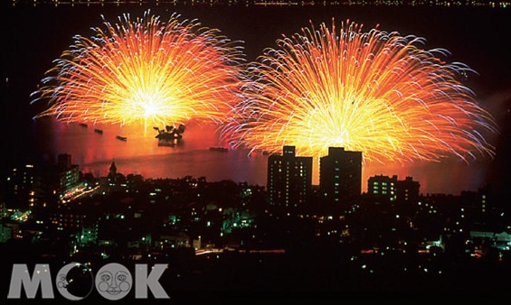 抓住夏日的尾巴八月日本花火大纵断