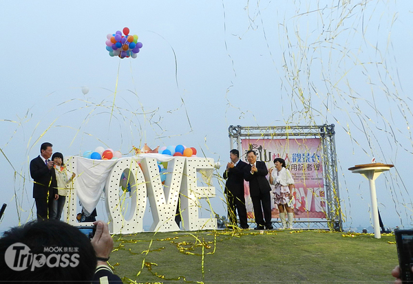 寿山观景台LOVE传声筒情人示爱大声说