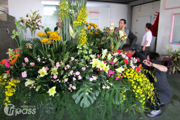 展现在地花艺，屏东盐埔花车游行今登场