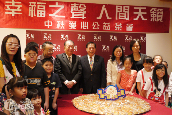 天籁送爱心关怀儿童露天BBQ公益捐献