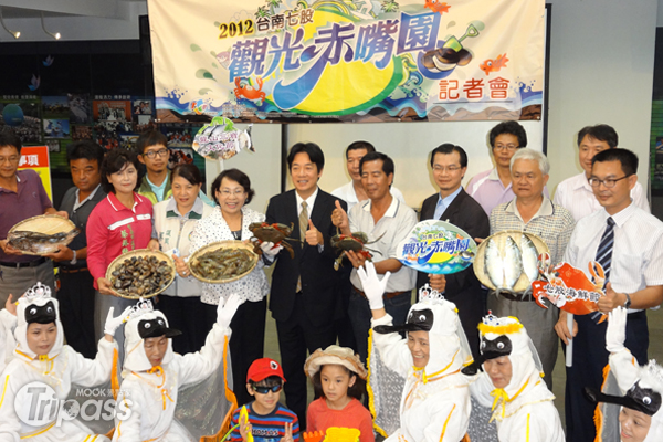 挖蛤、海鲜、夕阳音乐会台南夏日滨海正热闹