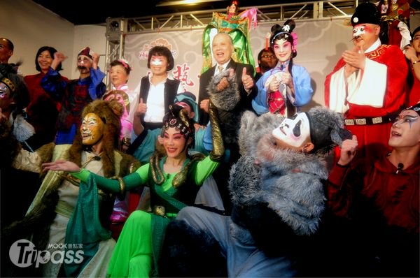 小丑幽默不怕丑传统表演艺术节机智登场