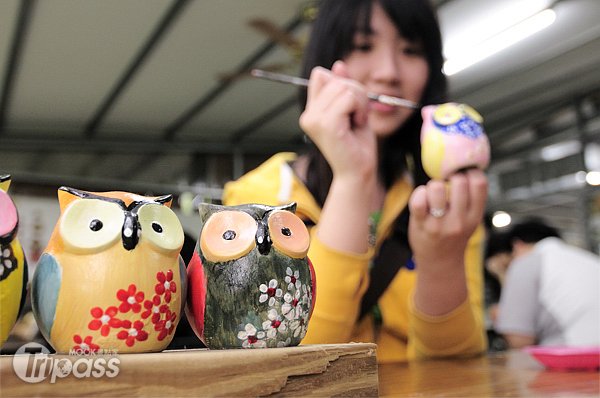 来苗栗啃木头、玩染布，与海贼王木偶一起赏桐花