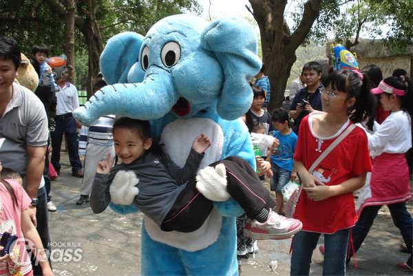 观展免费、游乐园半价儿童过节好康多