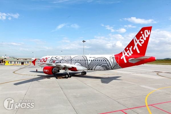 AirAsia龙年彩绘机升空吉隆坡飞台北2940元起