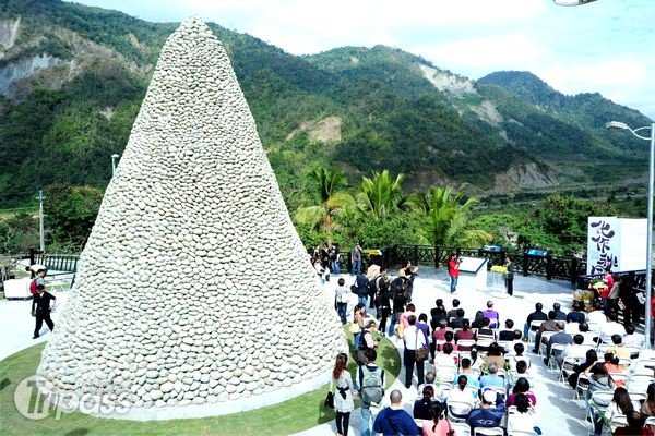 小林村纪念公园启用樱花林、追思苦路迎新生