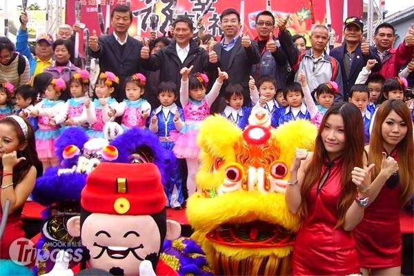 高雄过好年活动起跑千斤年货小年夜大放送