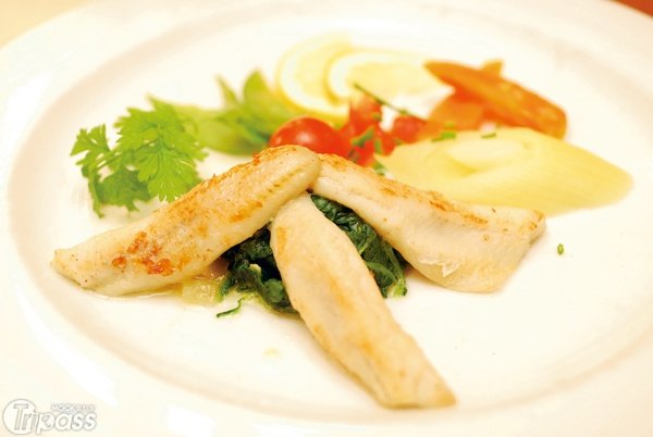 日内瓦道地湖鱼料理──L’H 趑el-de-Ville餐厅
