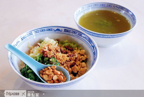 道地麻六甲美味，牛顿美食中心::马来西亚