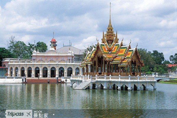 泰西融合的优雅避暑胜地::邦芭茵夏宫