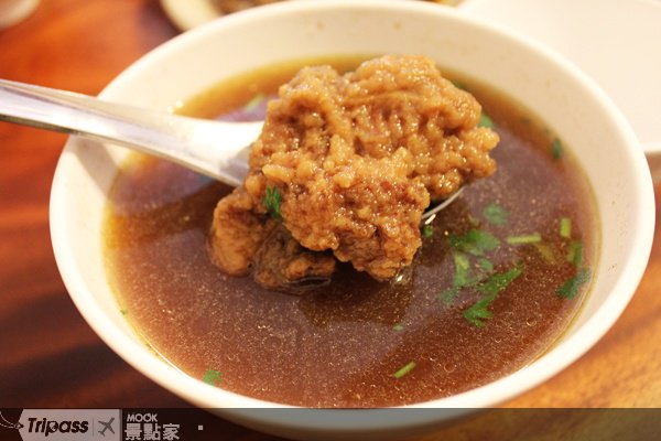 正港东山排骨酥，汤皇走过八十年