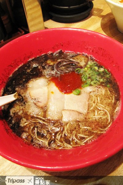 日本必吃博多拉面，连锁“一风堂”博多车站店