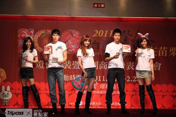 建国百年灯会推出文创纪念商品