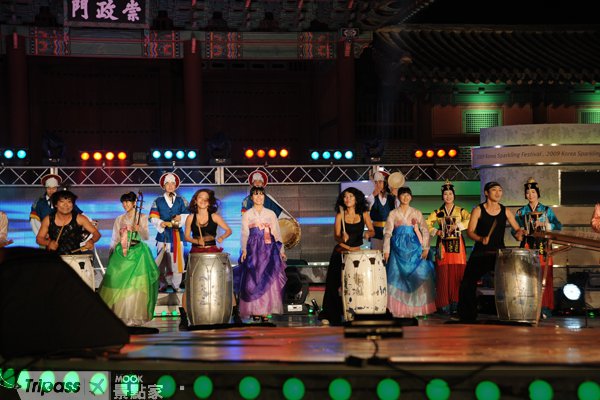 超越语言的表演，2010韩国的律动