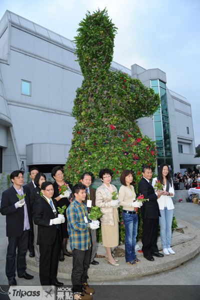 大型植生雕塑艺术呼应花博美景